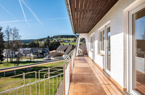 Schoenwald House | Holiday Home 'Gutach' with Mountain View, Shared Garden and Wi-Fi