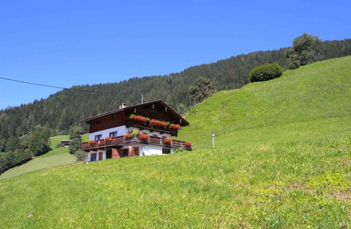 Bruck am Ziller Apartment | Holiday apartment with terrace and garden