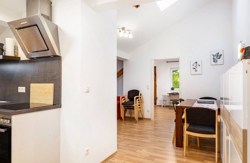 Kraiburg Apartment | Holiday Apartment 'Maximilian' with Shared Garden, Balcony and Wi-Fi