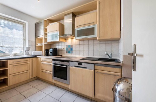Bad Aibling Apartment | Holiday Apartment 'Am Kurpark' with Balcony and Wi-Fi