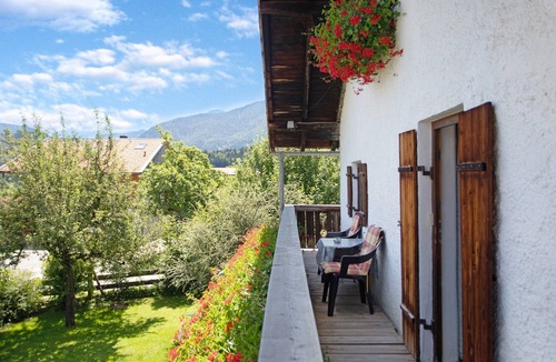 Fischbachau Apartment | Holiday Apartment 'Almröserl' with Mountain View, Balcony and Wi-Fi
