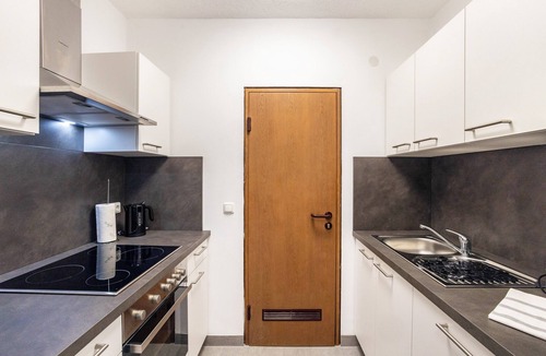 Pottenstein Apartment | Holiday Apartment 'Am Marktplatz' with Valley View and Wi-Fi