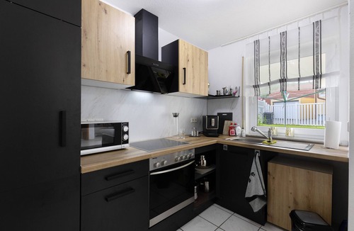 Gemarkung Oschingen Apartment | Holiday Apartment 'Albgängerle' with Mountain View, Private Terrace and Wi-Fi