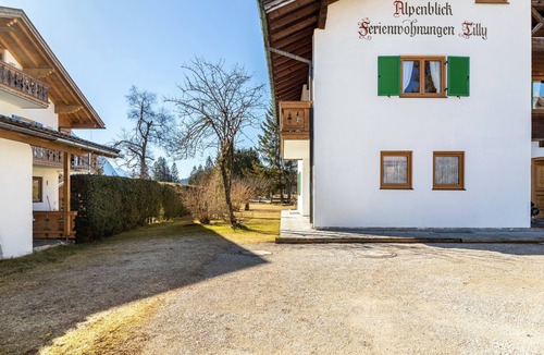 Kruen Apartment | Holiday Apartment 'Alpenblick Tilly - Walchensee' with Mountain View, Shared Garden and Wi-Fi
