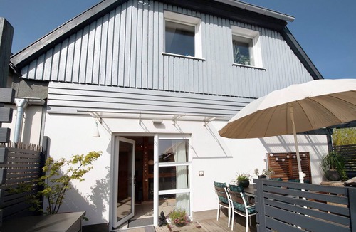 Nienhagen Apartment | Holiday Apartment 'Alte Schule' with Private Terrace and Wi-Fi