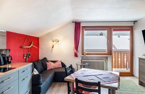 Mittenwald Apartment | Holiday Apartment 'Barbara Jais' with Mountain View, Balcony and Wi-Fi
