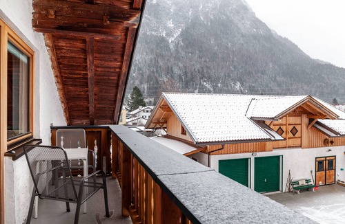 Mittenwald Apartment | Holiday Apartment 'Barbara Jais' with Mountain View, Balcony and Wi-Fi