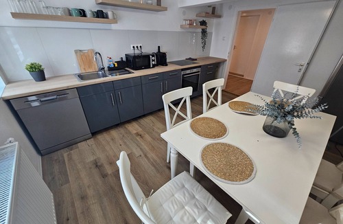 Thungen Apartment | Holiday Apartment 'By B' with Private Terrace and Wi-Fi