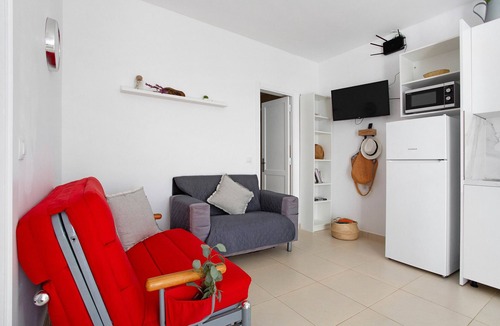Villaverde Apartment | Holiday Apartment 'Casa Tomás B' with Sea View, Shared Pool and Wi-Fi