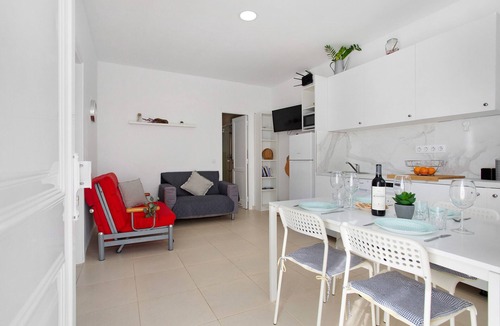 Villaverde Apartment | Holiday Apartment 'Casa Tomás B' with Sea View, Shared Pool and Wi-Fi