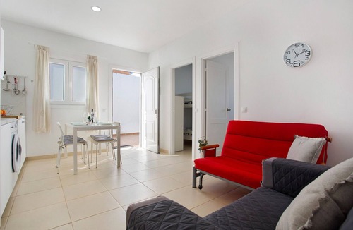 Villaverde Apartment | Holiday Apartment 'Casa Tomás B' with Sea View, Shared Pool and Wi-Fi