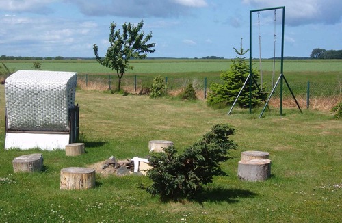 Altenkirchen Apartment | Holiday apartment with large garden and campfire area