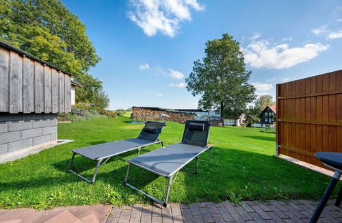 Dietersweiler Apartment | Holiday Apartment Schäfer with Shared Terrace, Communal Garden and Wi-Fi