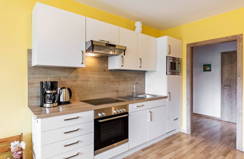 Oberhenneborn Apartment | Holiday Apartment Eulennest (46 sqm, 1 Bedroom for 4 Guests) with Balcony and Wi-Fi