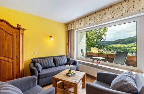 Oberhenneborn Apartment | Holiday Apartment Eulennest (46 sqm, 1 Bedroom for 4 Guests) with Balcony and Wi-Fi