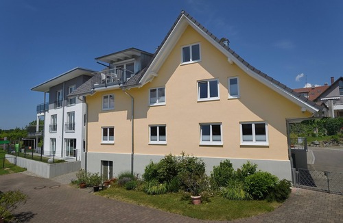 Enzisweiler Apartment | Holiday Apartment 'Dinkelbach Landhaus 1 C - Vacation for the Whole Family' with Mountain View and Wi-Fi