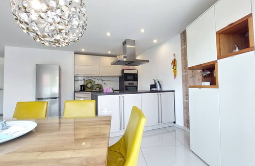 Enzisweiler Apartment | Holiday Apartment 'Dinkelbach 2 E' with Mountain View, Private Terrace and Wi-Fi
