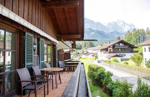 Untergrainau Apartment | Holiday apartment "Edelrose" in the Zugspitz village Grainau