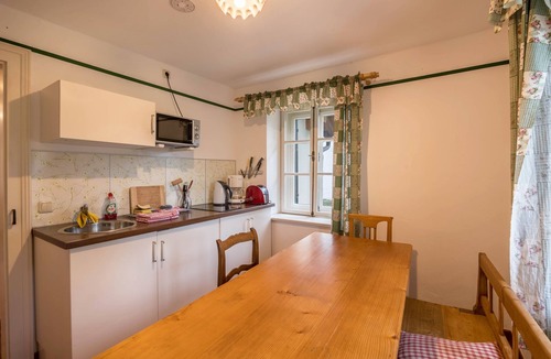 Seeshaupt Apartment | Holiday Apartment "Försterstüberl" with Wi-Fi and Terrace