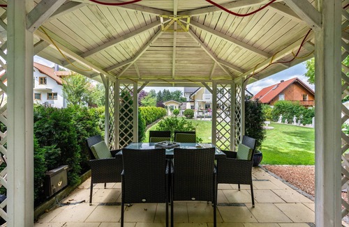 Riederau Apartment | Holiday Apartment 'Ferienwohnung Marianna' close to the Lake with Shared Garden & Wi-Fi