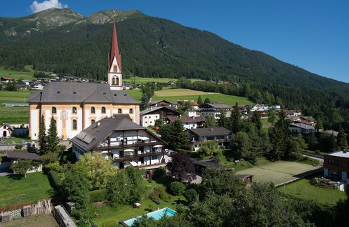Telfes im Stubai Apartment | Holiday apartment for 4 pers with BALCONY, SWIMMING POOL, GARDEN, cable cars in the summer for free