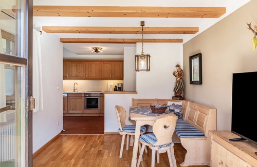Obergrainau Apartment | Holiday Apartment "Frühholz - Wank" with Mountain View, Private Terrace & Wi-Fi