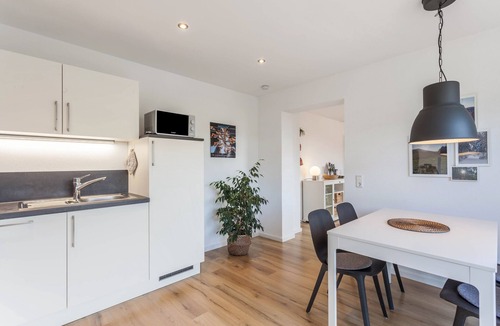 Oberhundem Apartment | Holiday Apartment 'Grübel' with Terrace & Wi-Fi