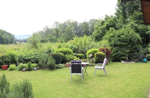 Lindau Apartment | Holiday Apartment “Green” close to Lake Constance with Wi-Fi, Balcony & Garden