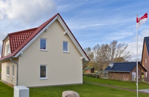 Wohlenberg Apartment | Holiday Apartment "Haus Münster Wohnung 1" with Private Terrace and Wi-Fi