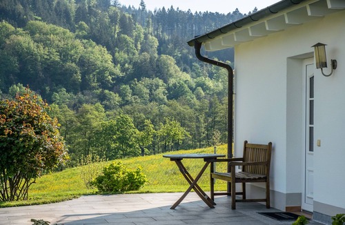 Schweighof Apartment | Holiday Apartment 'Im Sägegässle' with Mountain View, Private Terrace and Wi-Fi