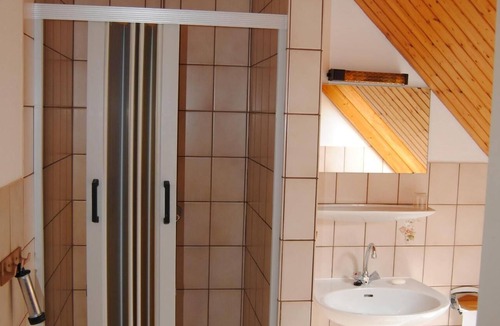 Goosefeld Apartment | Holiday apartment in a popular guesthouse with bicycle hire and a bread rolls delivery service, in a rural area