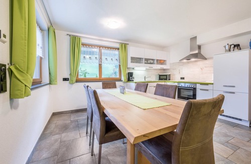 Valle Aurina Apartment | Holiday Apartment "Weiße Zinne" with Shared Whirlpool & Garden