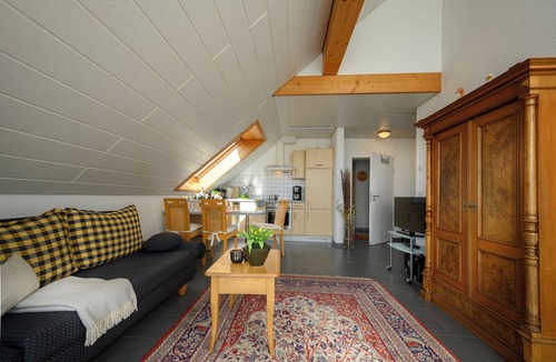 Schienen Apartment | Holiday Apartment "Mara" at Lake Constance with Wi-Fi, Terrace & Garden