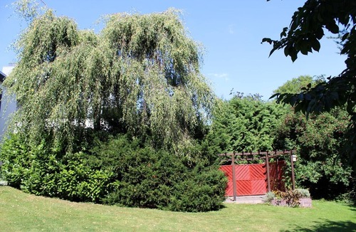 Korbecke Apartment | Holiday Apartment 'Möhneblick' with Shared Garden, Balcony and Wi-Fi