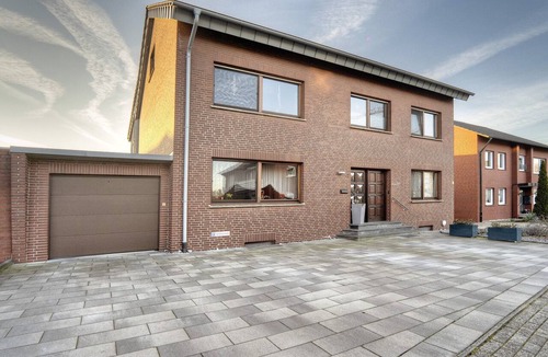 Nordkirchen Apartment | Holiday Apartment 'Nordkirchen' with Shared Terrace, Garden & Wi-Fi