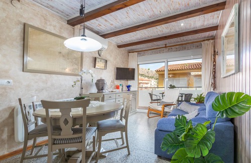 Torroella de Montgri Apartment | Holiday Apartment 'Noenil' with Pool & Wi-Fi