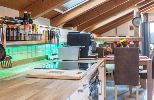 Hart Apartment | Holiday Apartment "Parzinger" close to Chiemsee with Mountain View & Balcony