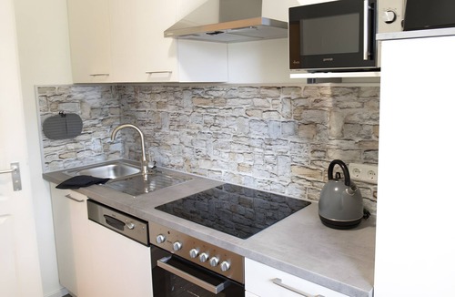 Iphofen Apartment | Holiday Apartment 'Riesling' with Private Balcony, Shared Terrace