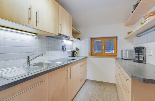 Wackersberg Apartment | Holiday Apartment "Sommerwind" with Mountain View, Garden & Balcony