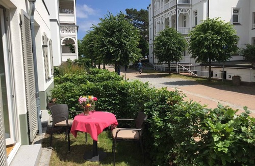 Binz Apartment | Holiday Apartment "Strandhaus Seeblick Binz 11" with Sea View, Private Garden and Wi-Fi