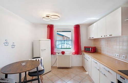 Munchen District Apartment | Holiday Apartment 'Zum Hirschen' with Private Terrace and Wi-Fi