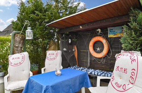 Bartenshagen-Parkentin Apartment | Holiday Apartment “Küstenstübchen Gruse” with Terrace, Garden, and Wi-Fi