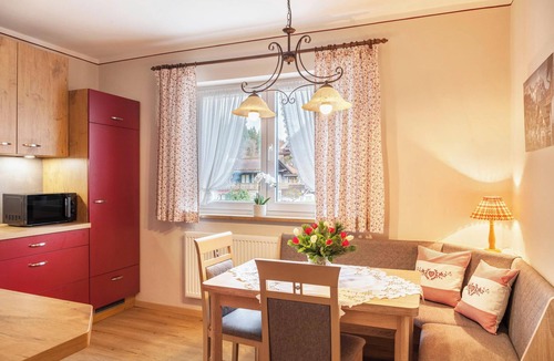 Sonnenbichl Apartment | Holiday Apartment Waldruhe with Balcony, Mountain View & Wi-Fi