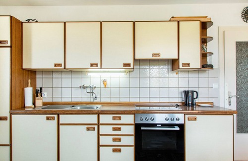 Vilshofen Apartment | Holiday Apartment 'Mitterfelder Donaublick' with Private Terrace, Private Garden and Wi-Fi