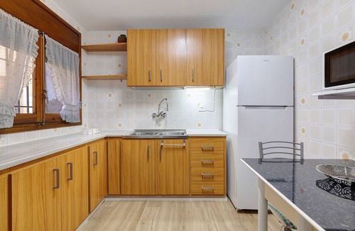 Cornudella de Montsant House | Holiday Home 'Ca La Cris' with Balcony and Wi-Fi