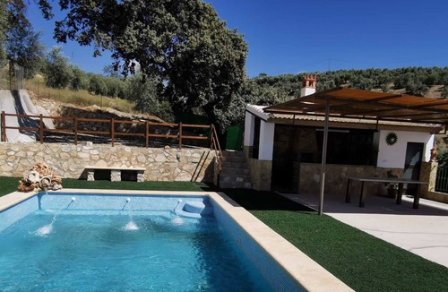 Villanueva de Algaidas House | Holiday Home 'Casa La Pedriza Para 8' with Mountain View, Shared Pool and Wi-Fi