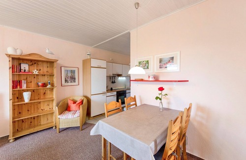 Meschendorf Apartment | Holiday flat 'Möve ABA Apartment 33' with sea view, shared garden and WLAN
