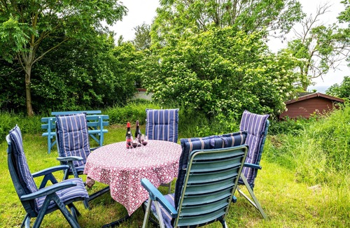 Meschendorf Apartment | Holiday flat 'Möve ABA Apartment 22' with sea view, communal garden and WiFi