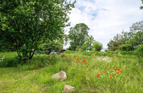 Meschendorf Apartment | Holiday flat 'Möve ABA Apartment 22' with sea view, communal garden and WiFi