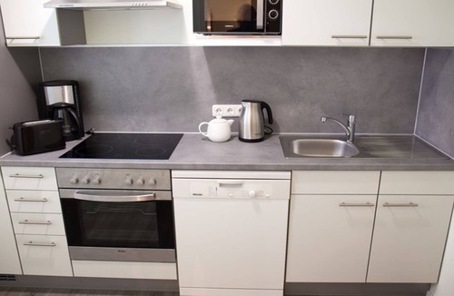 Iphofen Apartment | Holiday flat ‘Silvaner’ with private balcony, shared terrace and communal garden